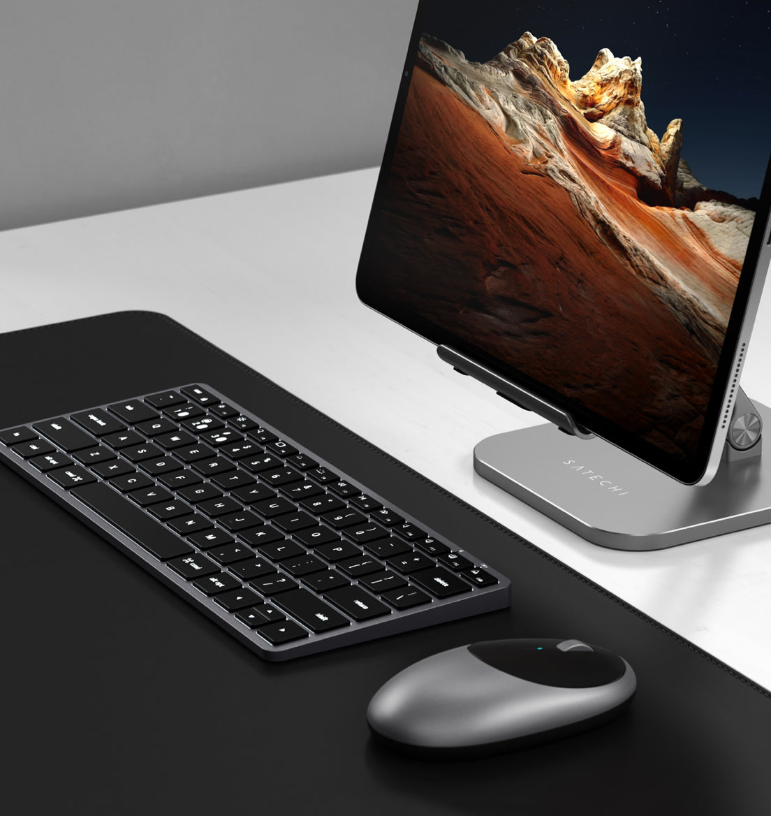 Keyboard and iPad on desk setup